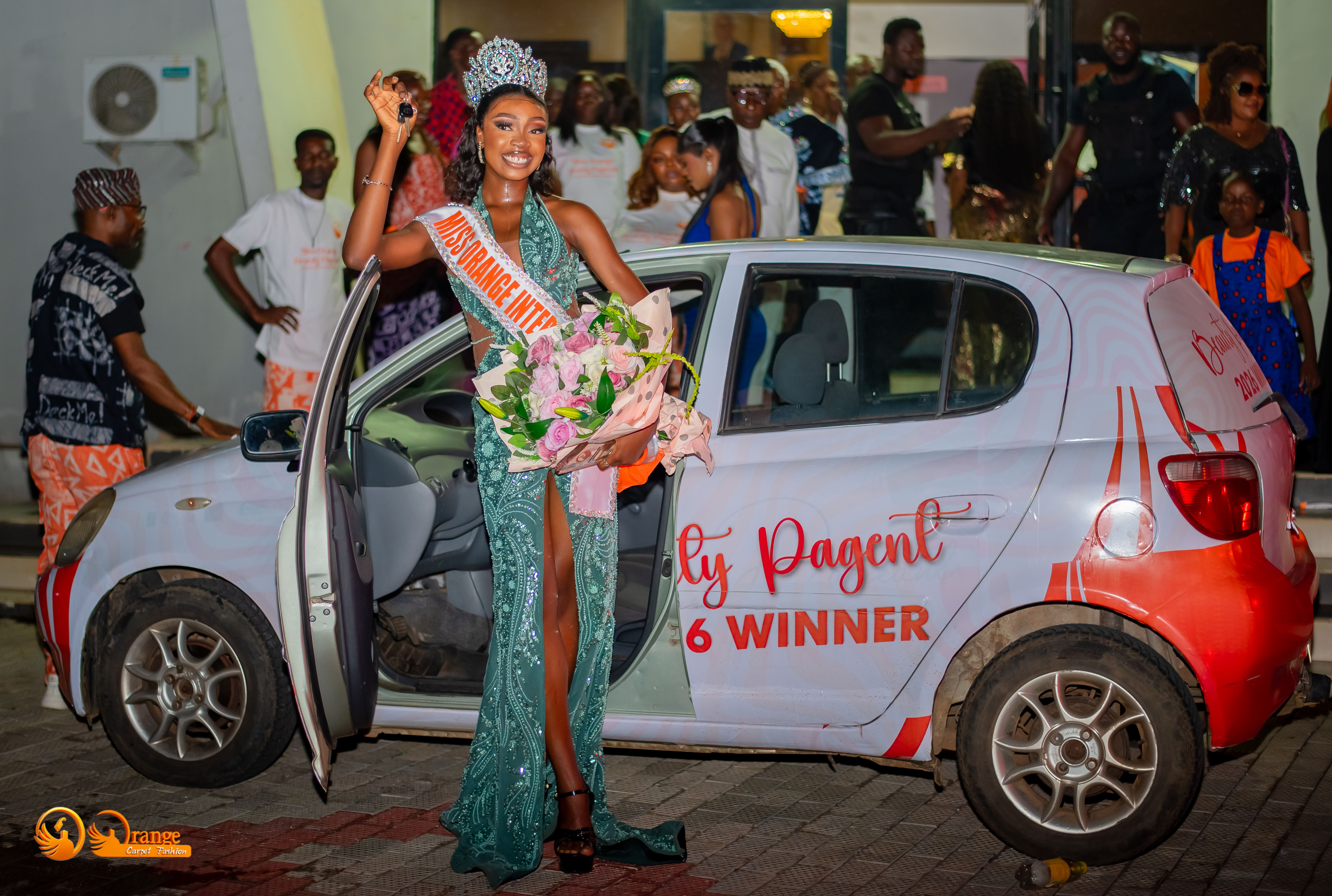 Abigael with her Toyota Yaris prize car, crown, bouquet and car keys